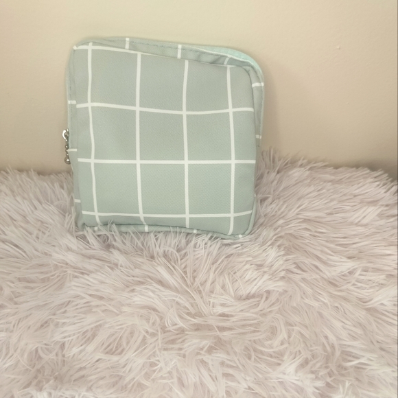 🚗 Car Kit! 💓 Mint Plaid Bag filled with On The Go Essentials! ✨ - Picture 3 of 6